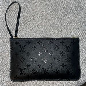 Authentic gently used LOUIS Vuitton wristlet